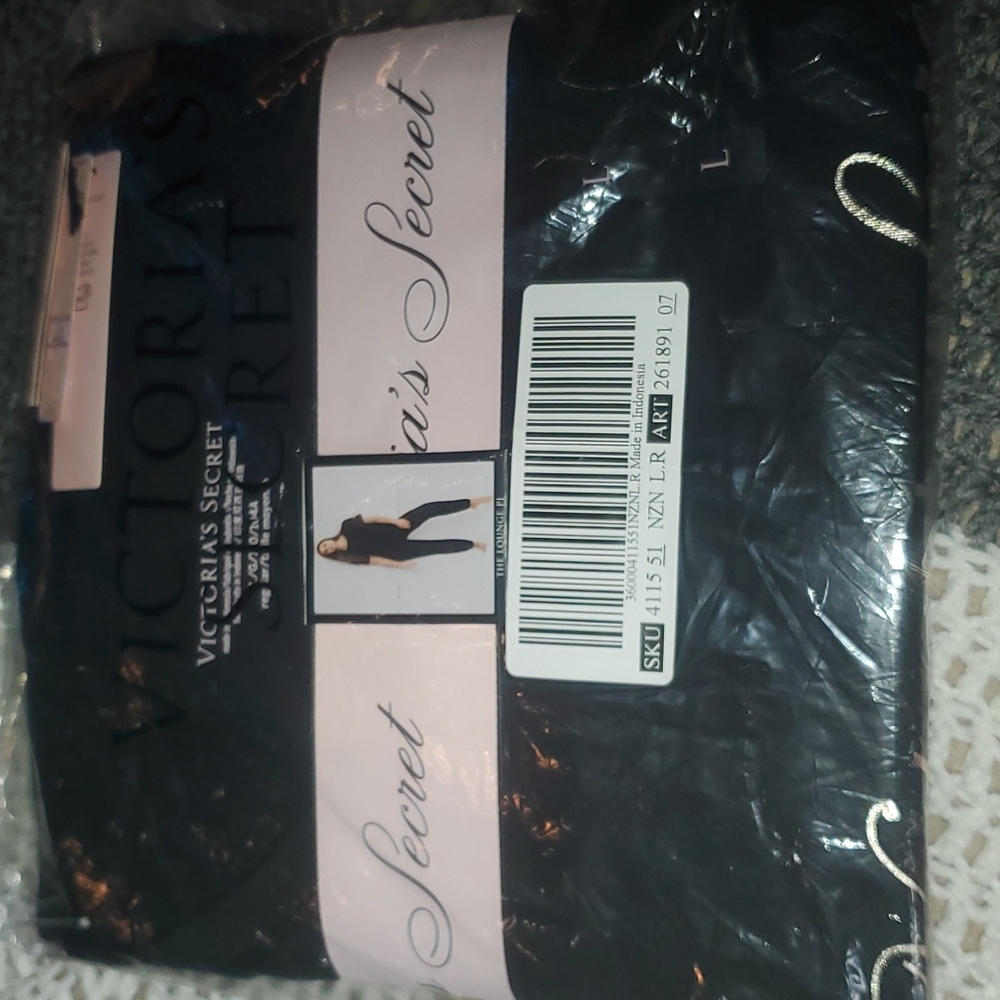 VS pajama set
